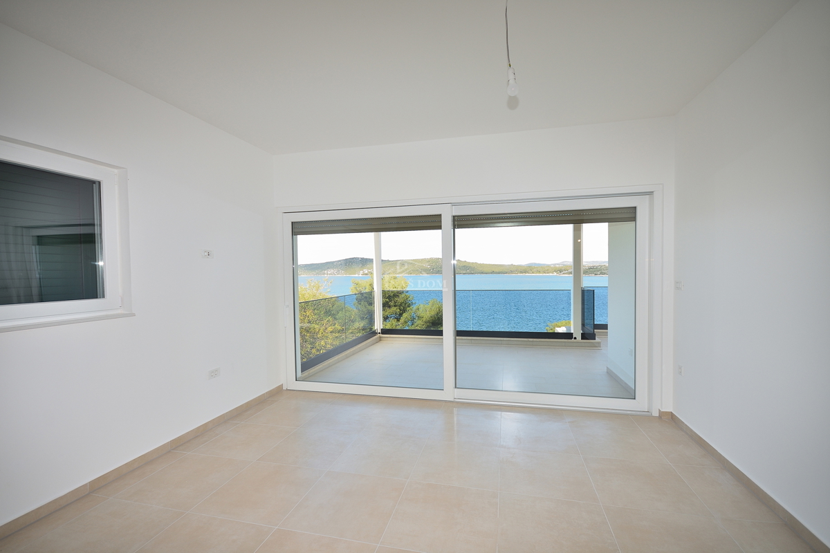 Primošten, Šparadići - penthouse B4 z razgledom na morje, 5 m od plaže