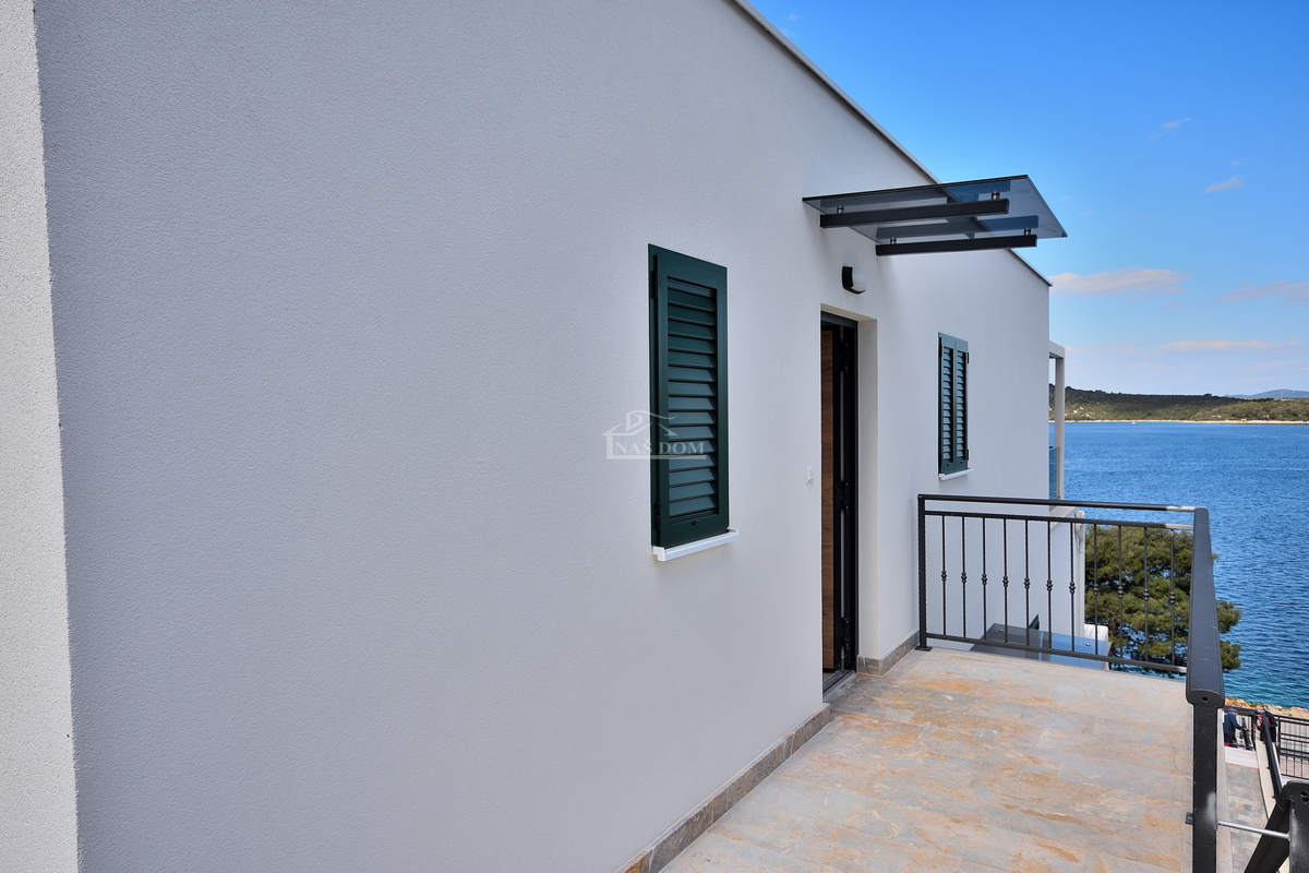 Primošten, Šparadići - penthouse B4 z razgledom na morje, 5 m od plaže