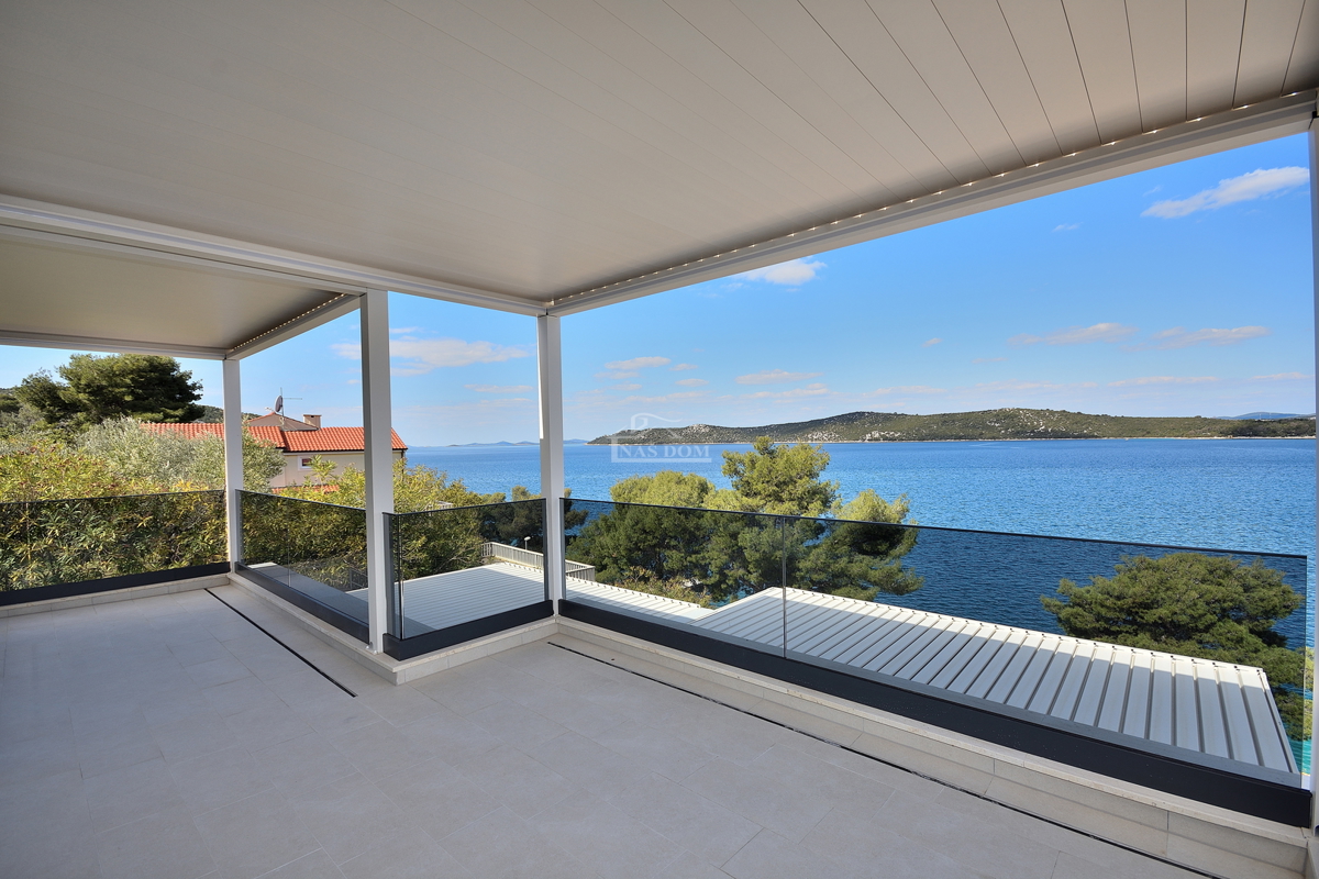 Primošten, Šparadići - penthouse B4 z razgledom na morje, 5 m od plaže