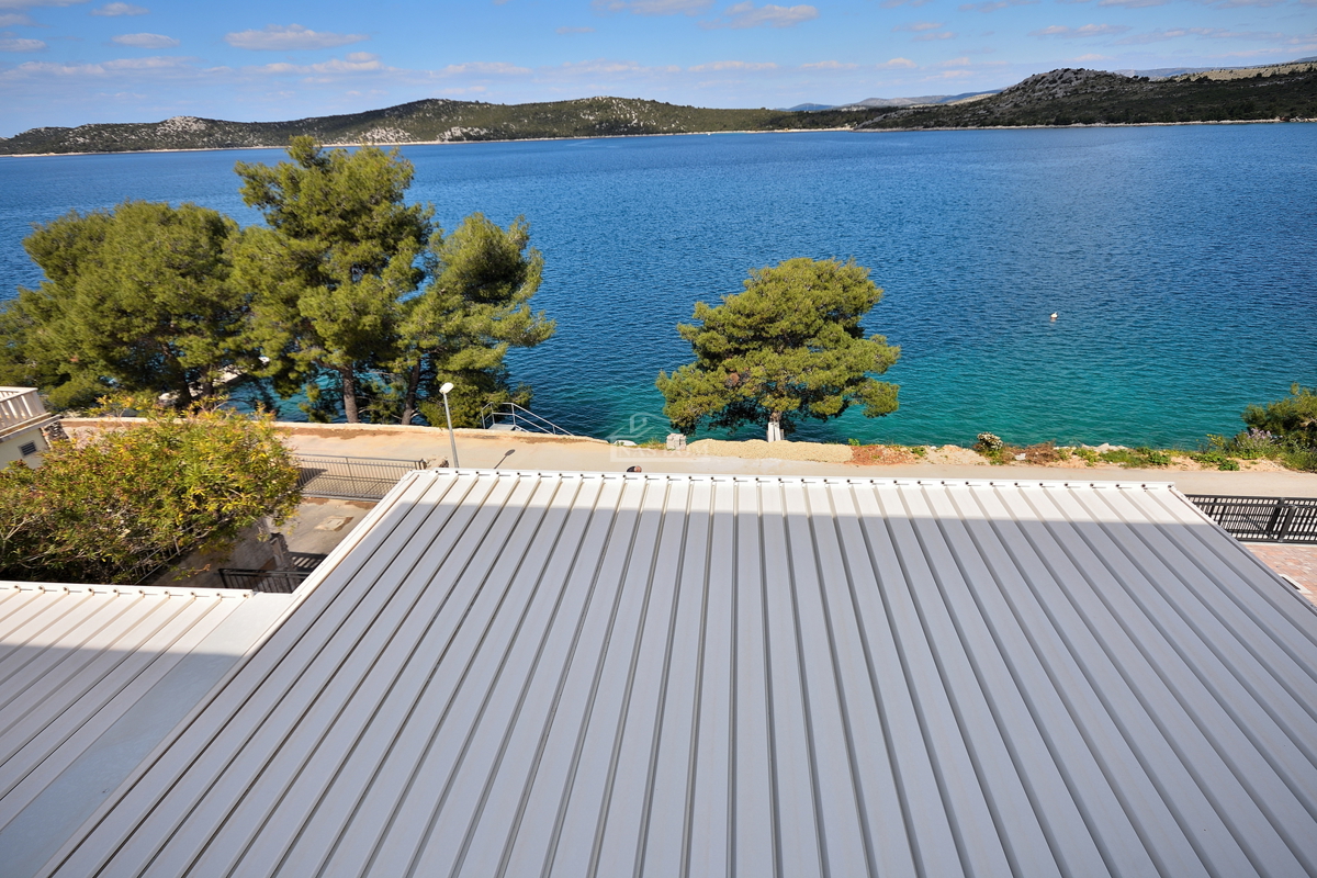 Primošten, Šparadići - penthouse B4 z razgledom na morje, 5 m od plaže