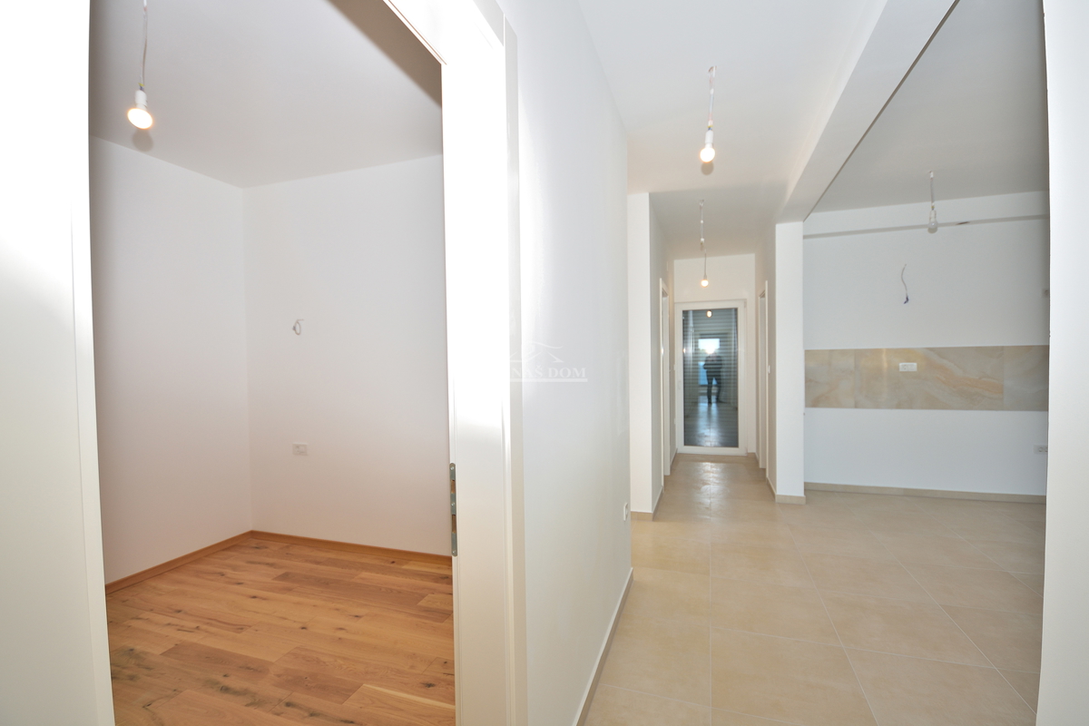 Primošten, Šparadići - penthouse B4 z razgledom na morje, 5 m od plaže