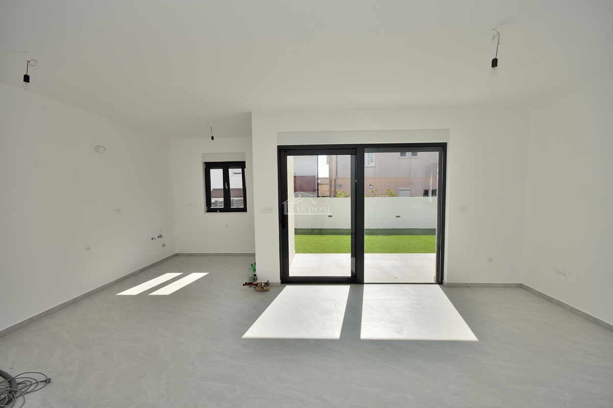 Vodice - S2 dvonadstropno stanovanje z vrtom, 113,43 m2