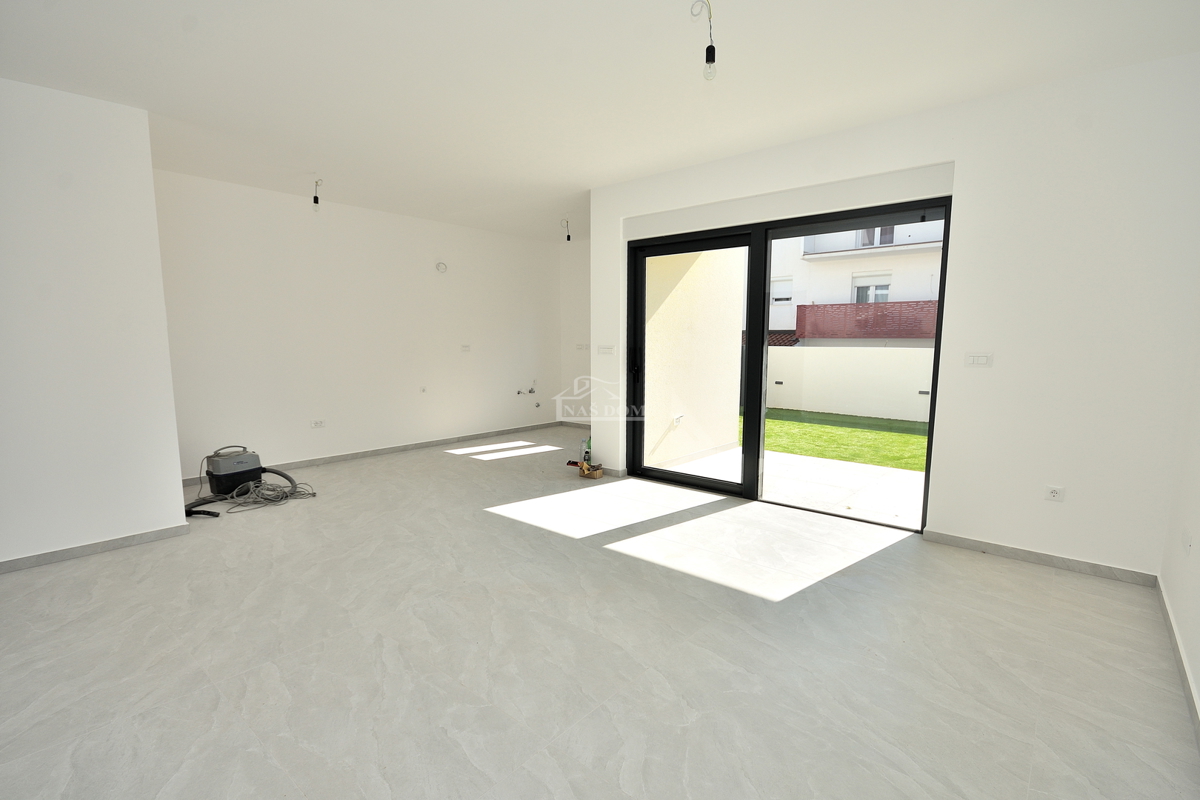 Vodice - S2 dvonadstropno stanovanje z vrtom, 113,43 m2