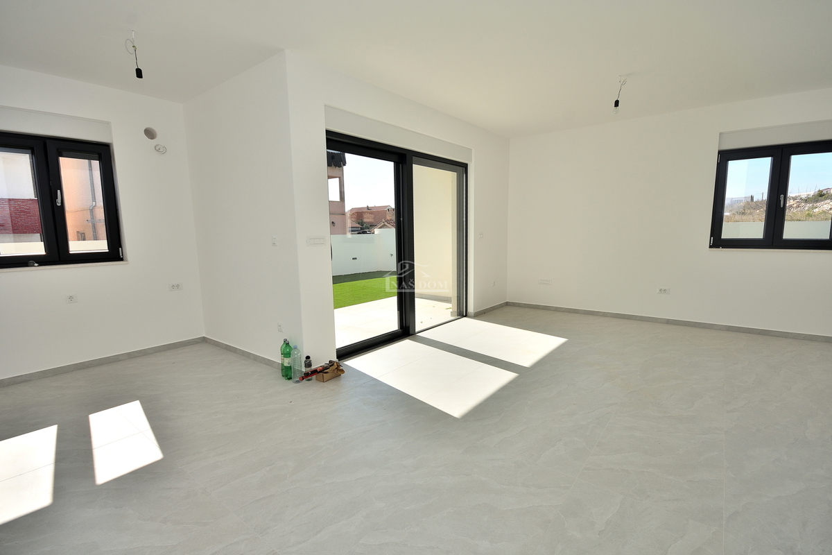 Vodice - S2 dvonadstropno stanovanje z vrtom, 113,43 m2