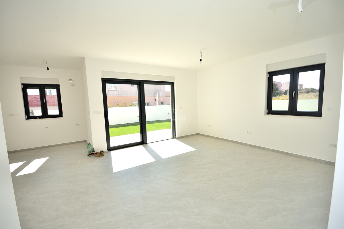 Vodice - S2 dvonadstropno stanovanje z vrtom, 113,43 m2