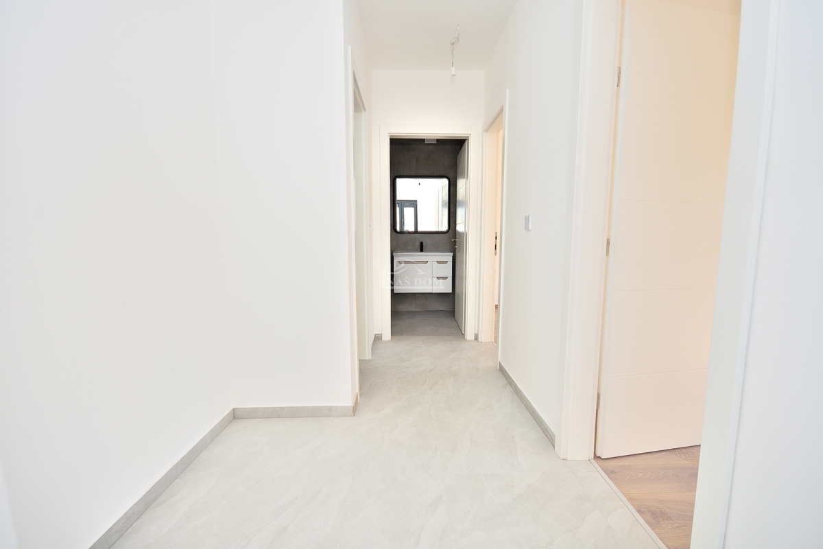 Vodice - S2 dvonadstropno stanovanje z vrtom, 113,43 m2