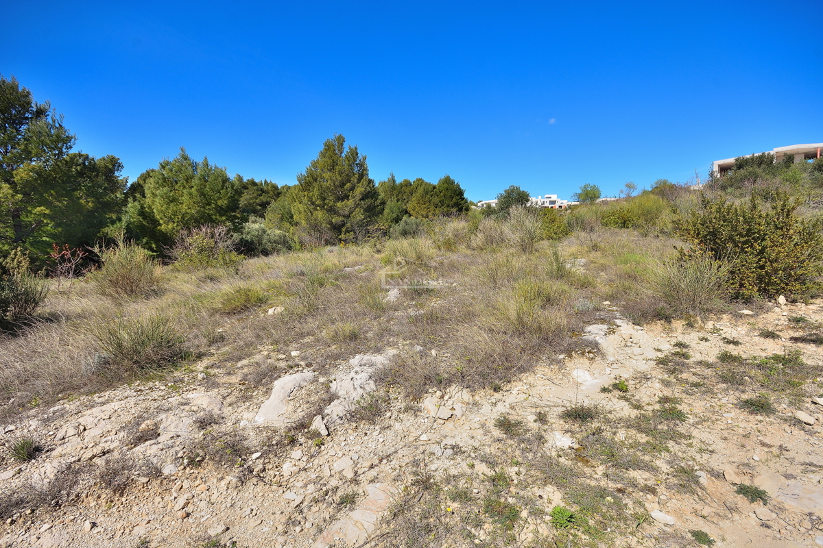 Vodice - gradbeno zemljišče 1457 m2, 800 m od plaže