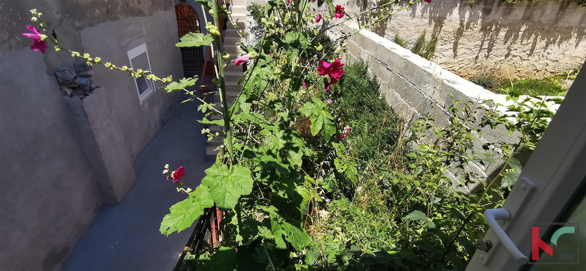 Pula, Šijana obnovljena hiša s tremi apartmaji