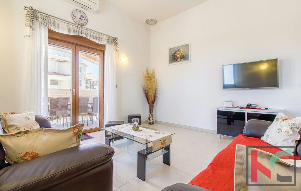 Istra, moderna vila z bazenom 337m2, blizu Pule