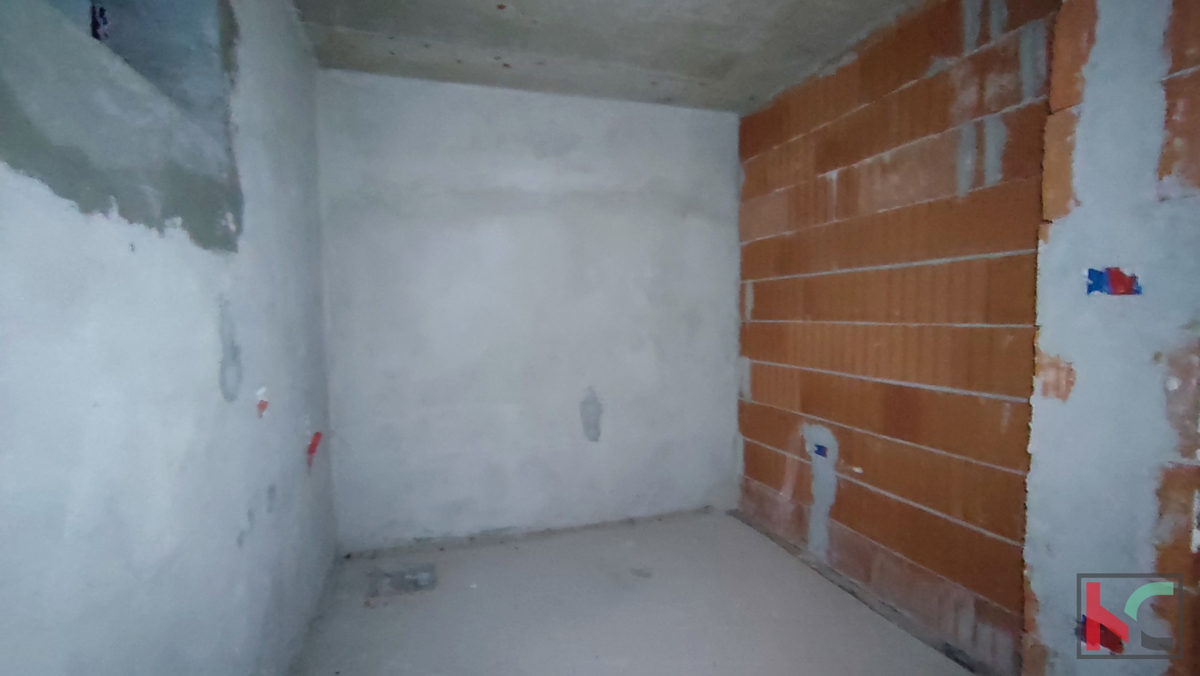 Istra, Medulin, moderna vila z bazenom v gradnji, pogled na Medulinski zaliv
