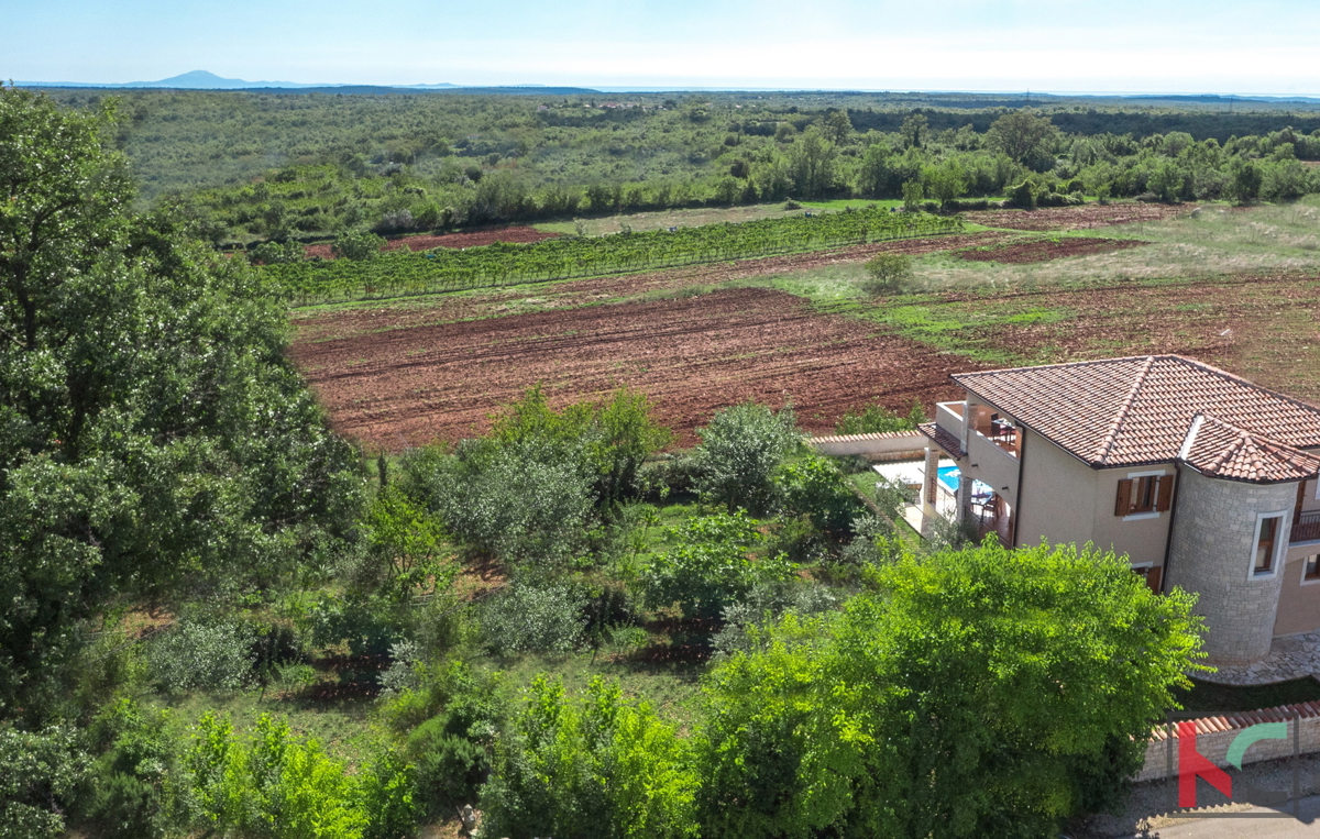 Istra, Marčana, Vila z bazenom na mirni lokaciji