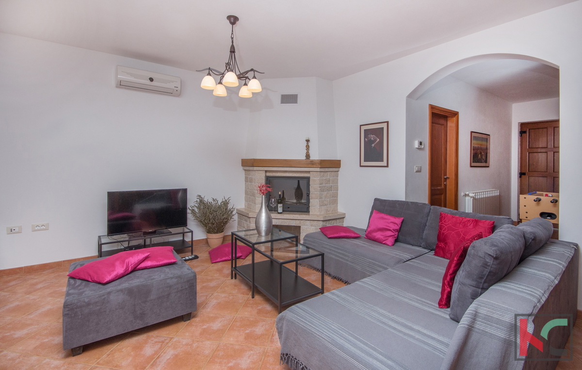 Istra, Marčana, Vila z bazenom na mirni lokaciji
