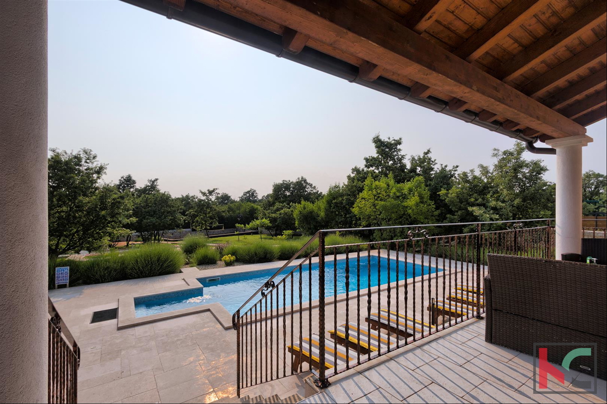 Štokovci - Luksuzna vila s 4 * z vrtom 2000m2