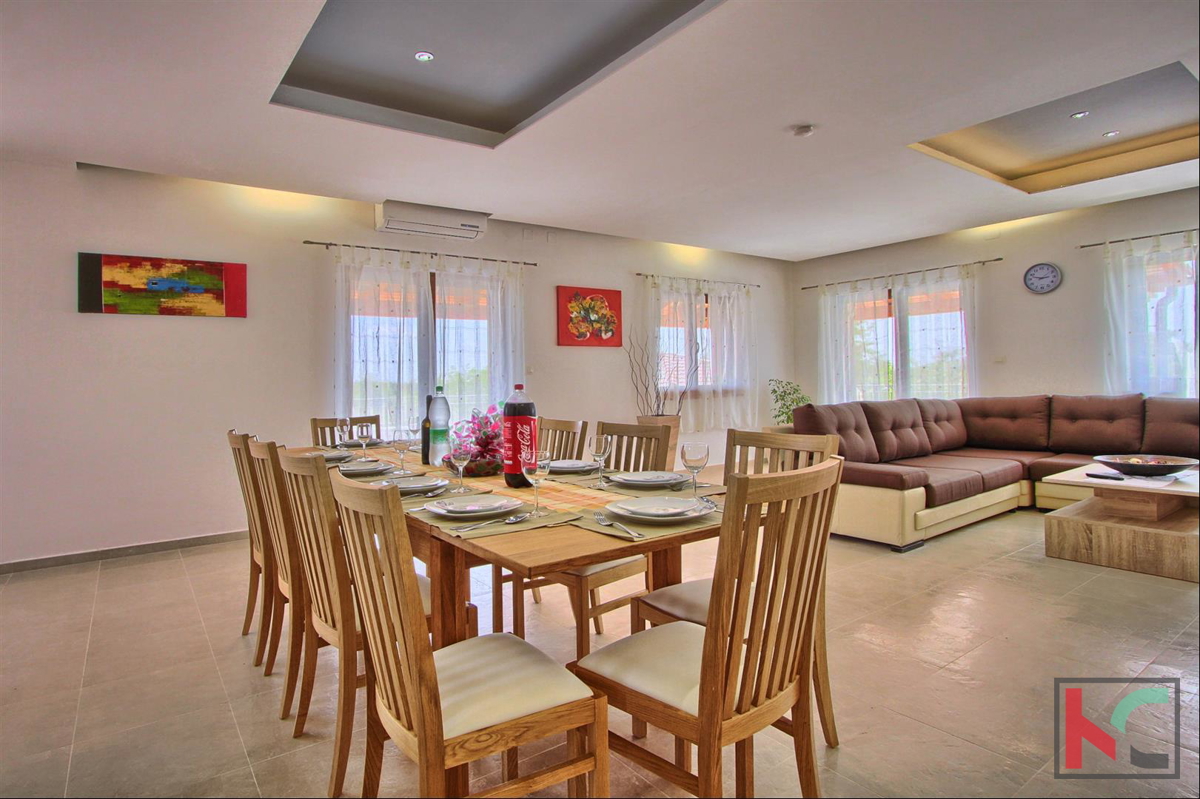 Štokovci - Luksuzna vila s 4 * z vrtom 2000m2