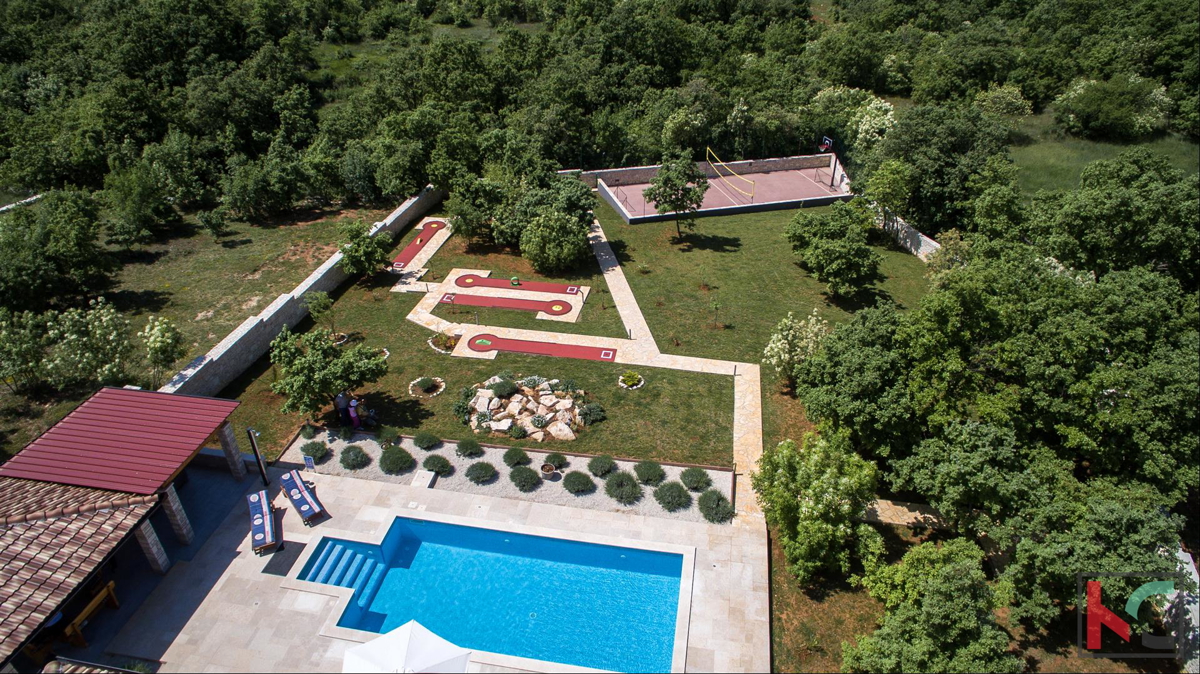Štokovci - Luksuzna vila s 4 * z vrtom 2000m2