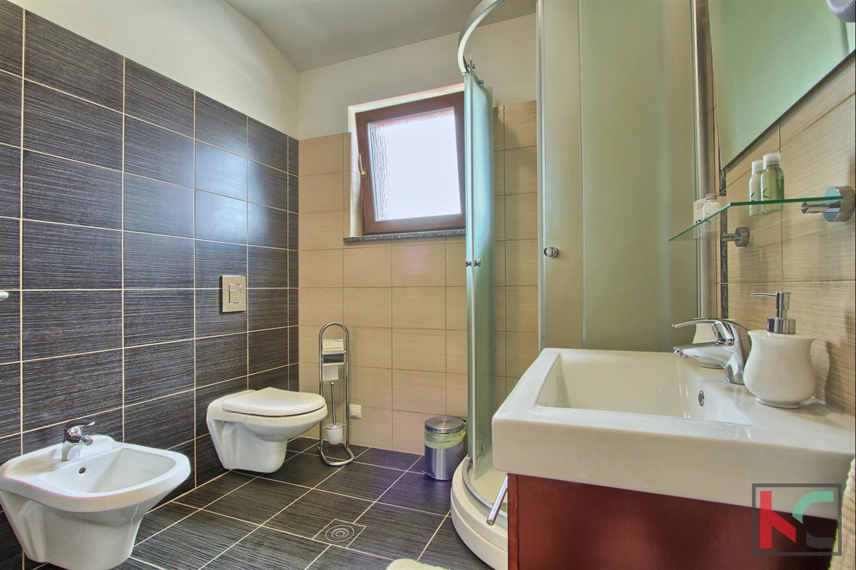 Štokovci - Luksuzna vila s 4 * z vrtom 2000m2