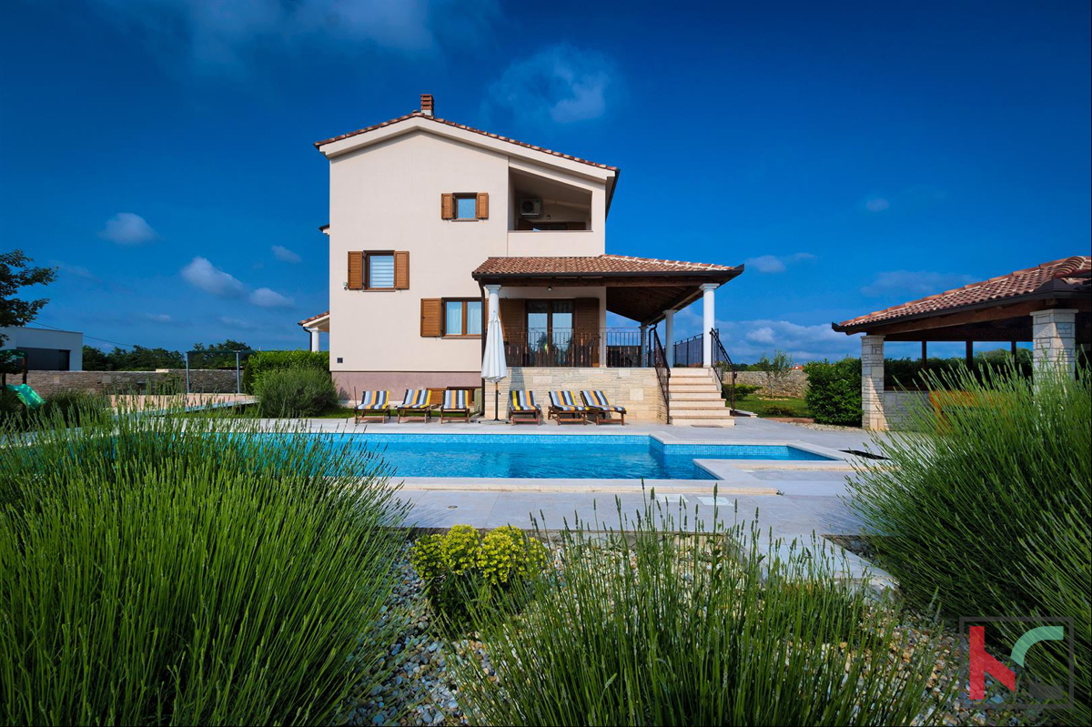Štokovci - Luksuzna vila s 4 * z vrtom 2000m2