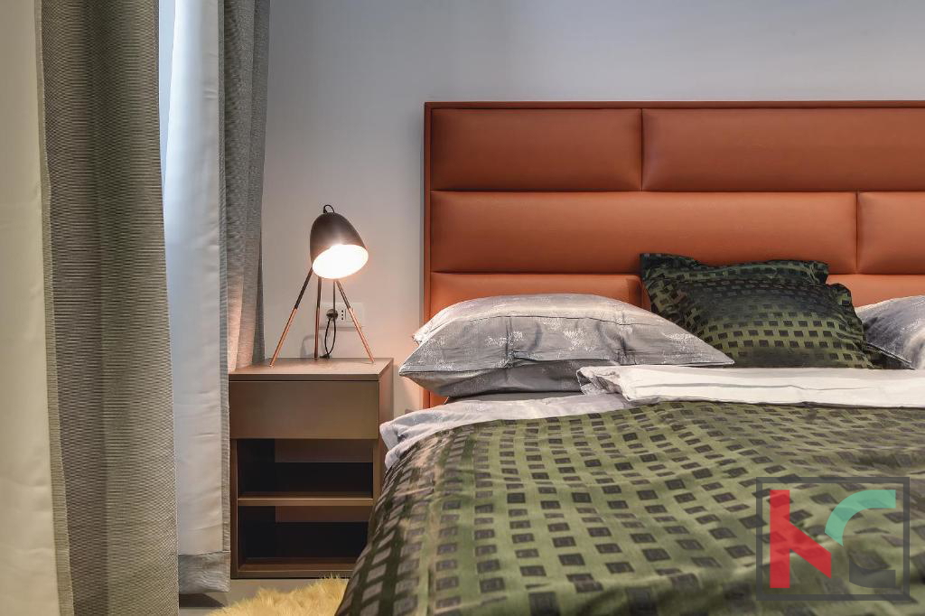 Istra, Pula, Riva, adaptirano stanovanje 129,37m2 s tremi stanovanjskimi enotami