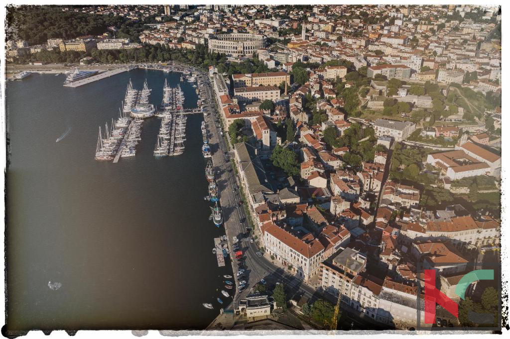 Istra, Pula, Riva, adaptirano stanovanje 129,37m2 s tremi stanovanjskimi enotami