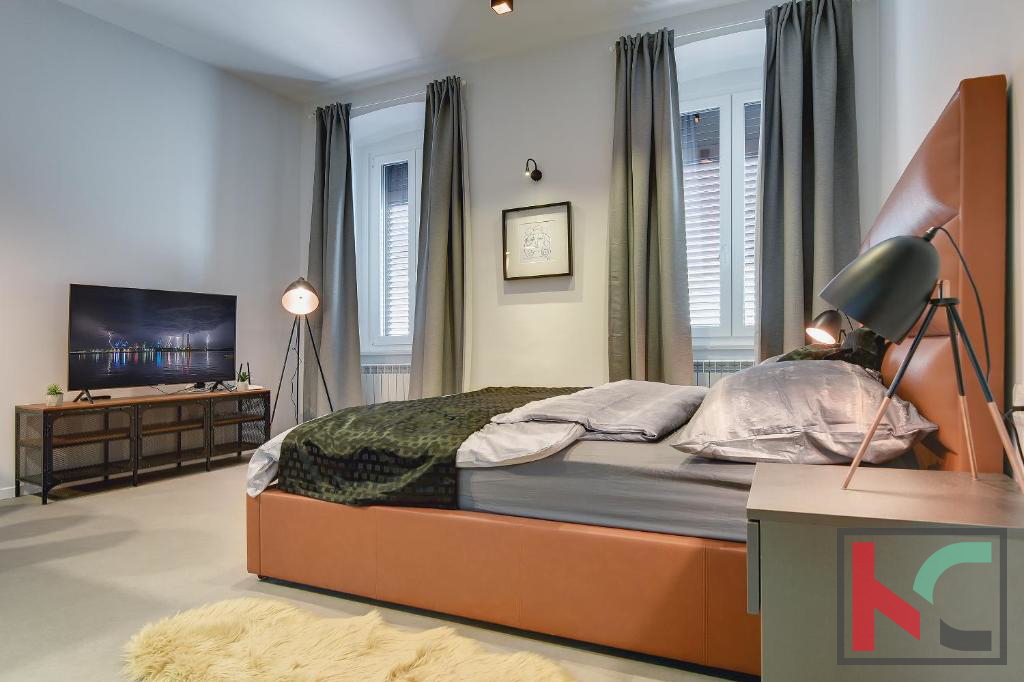 Istra, Pula, Riva, adaptirano stanovanje 129,37m2 s tremi stanovanjskimi enotami