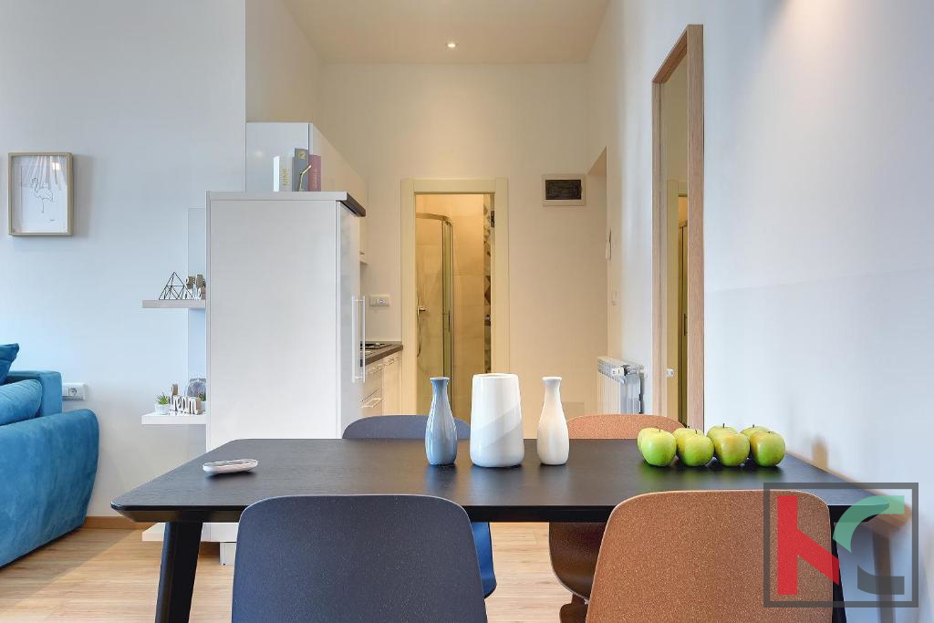 Istra, Pula, Riva, adaptirano stanovanje 129,37m2 s tremi stanovanjskimi enotami