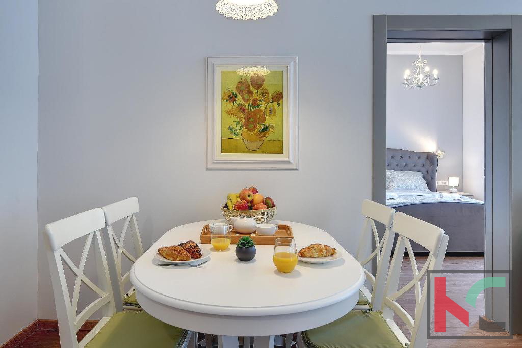 Istra, Pula, Riva, adaptirano stanovanje 129,37m2 s tremi stanovanjskimi enotami