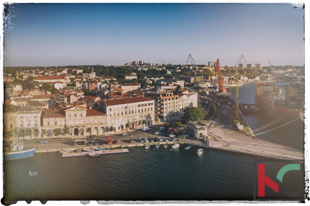Istra, Pula, Riva, adaptirano stanovanje 129,37m2 s tremi stanovanjskimi enotami
