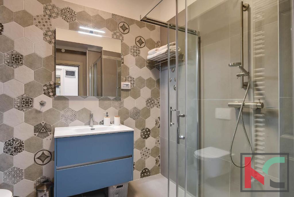Istra, Pula, Riva, adaptirano stanovanje 129,37m2 s tremi stanovanjskimi enotami