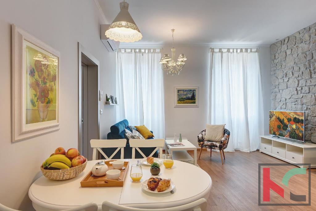 Istra, Pula, Riva, adaptirano stanovanje 129,37m2 s tremi stanovanjskimi enotami