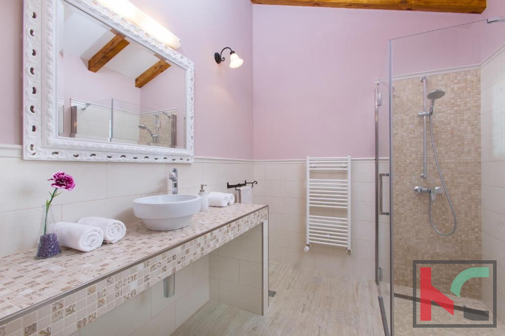 Istra, Bale, počitniška hiša z bazenom na prostorni parceli 1650m2, #prodaja