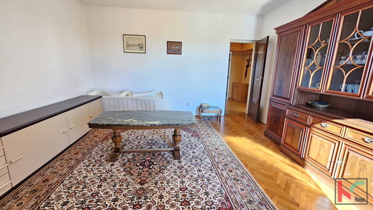 Istra, Rovinj, dvosobno stanovanje v širšem centru s pogledom na staro mestno jedro in sv. Eufemijo #prodaja