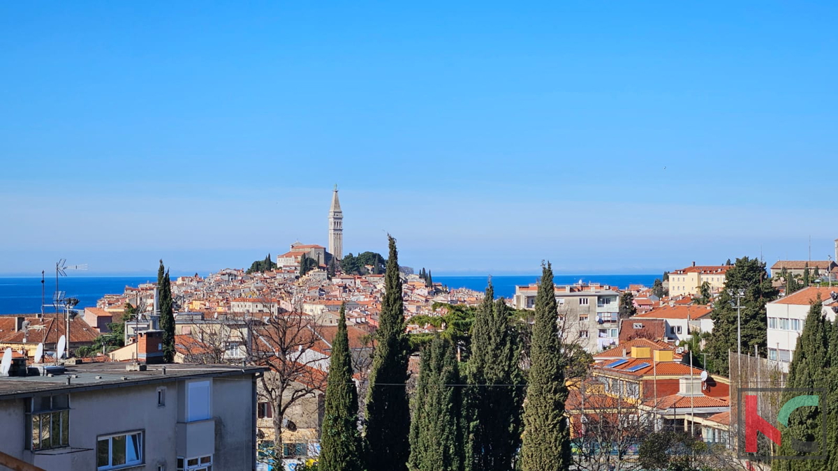 Istra, Rovinj, dvosobno stanovanje v širšem centru s pogledom na staro mestno jedro in sv. Eufemijo #prodaja