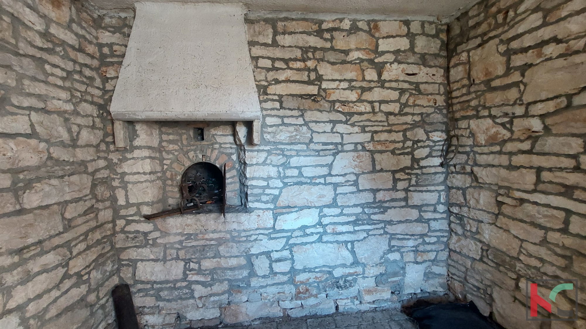 Istra, Rovinjsko naselje, kamnita hiša na parceli 1335 m2, #prodaja