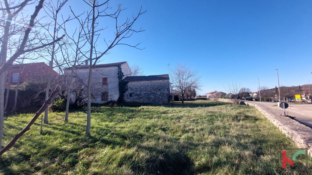 Istra, Rovinjsko naselje, kamnita hiša na parceli 1335 m2, #prodaja