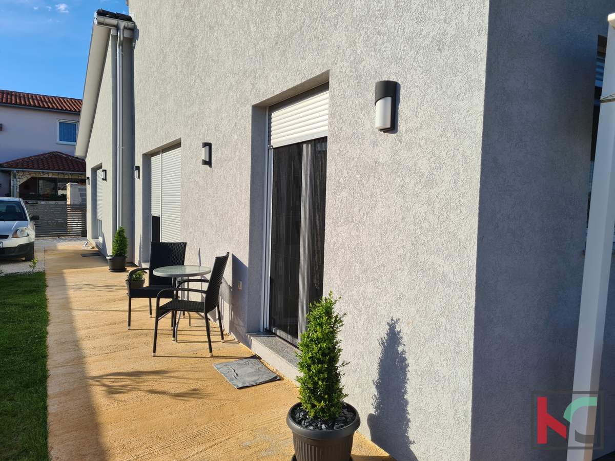 Pula, okolica, montažna hiža 33m2 z vrtom 367m2, mirna lokacija