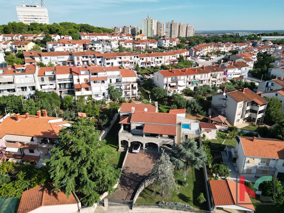 Pula, kamnita vila s čudovitim dvoriščem in bazenom, #prodaja