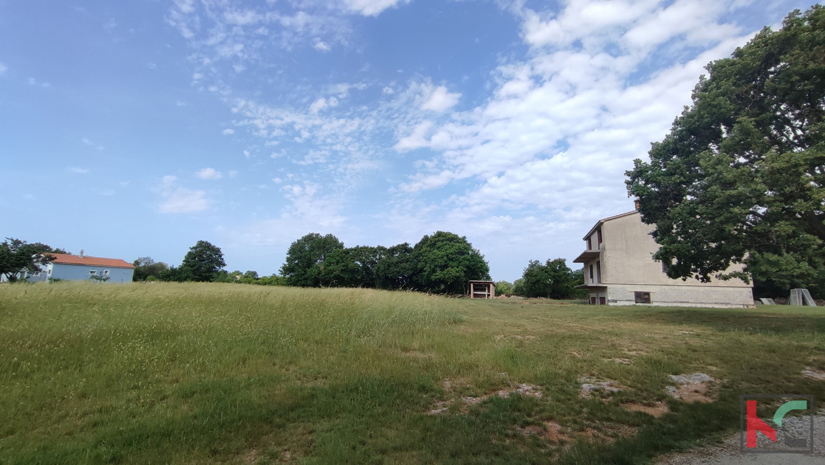 Istra, Šišan, nedokončana hiša na parceli 4824m2