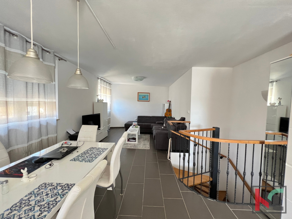 Istra, Medulin, luksuzno dvoetažno stanovanje 122,60 m2, pogled na morje, bazen