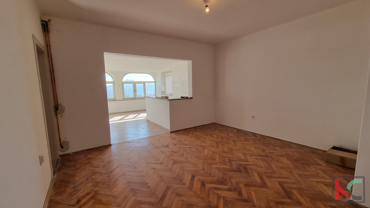 Pula, naselje Šišan, etaža hiše 134m2 s 400m2 vrta/odprt pogled na mesto, #prodaja