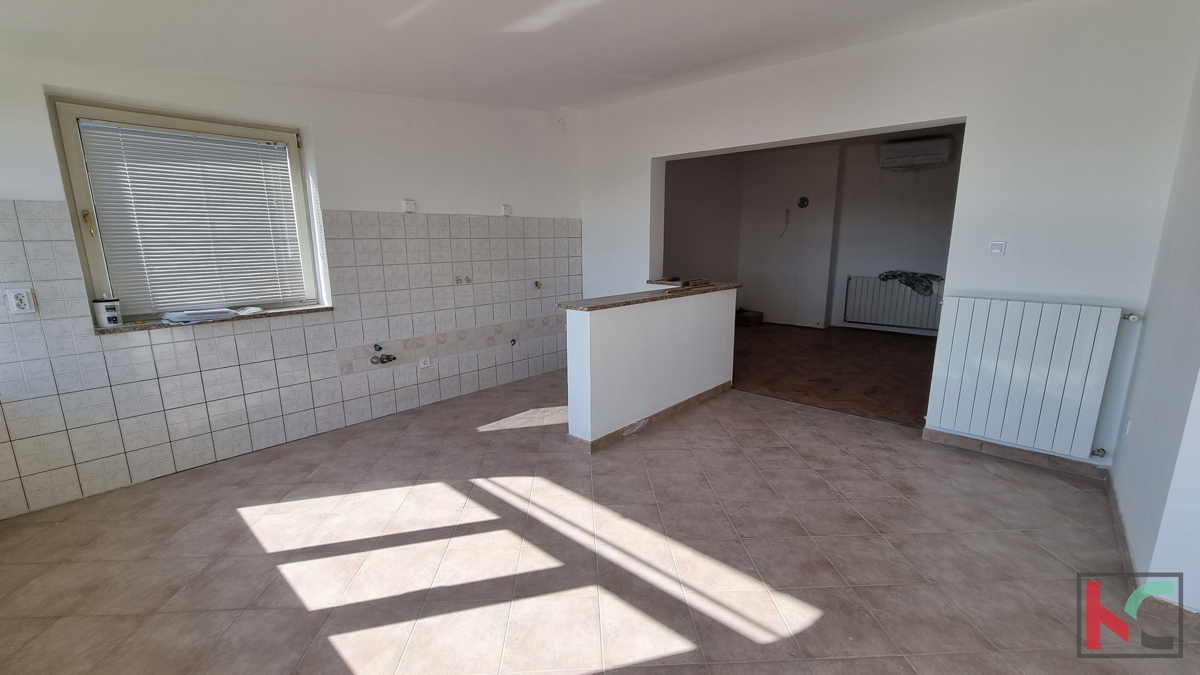 Pula, naselje Šišan, etaža hiše 134m2 s 400m2 vrta/odprt pogled na mesto, #prodaja