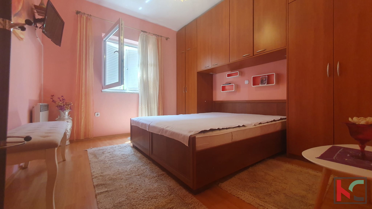 Poreč, okolica, veliko trisobno stanovanje z vrtom in dvoriščem #prodaja