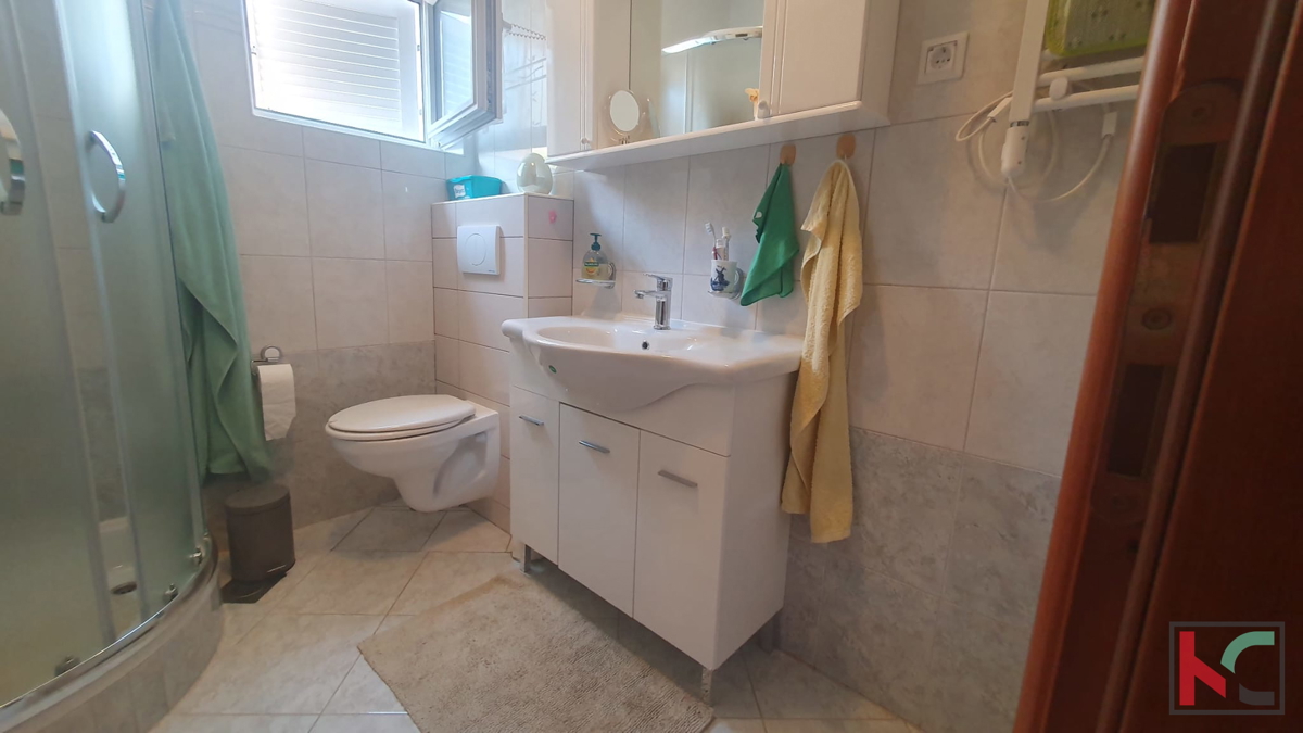 Poreč, okolica, veliko trisobno stanovanje z vrtom in dvoriščem #prodaja