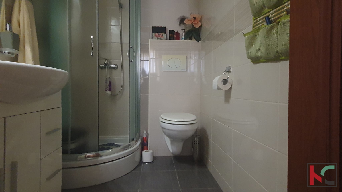 Poreč, okolica, veliko trisobno stanovanje z vrtom in dvoriščem #prodaja