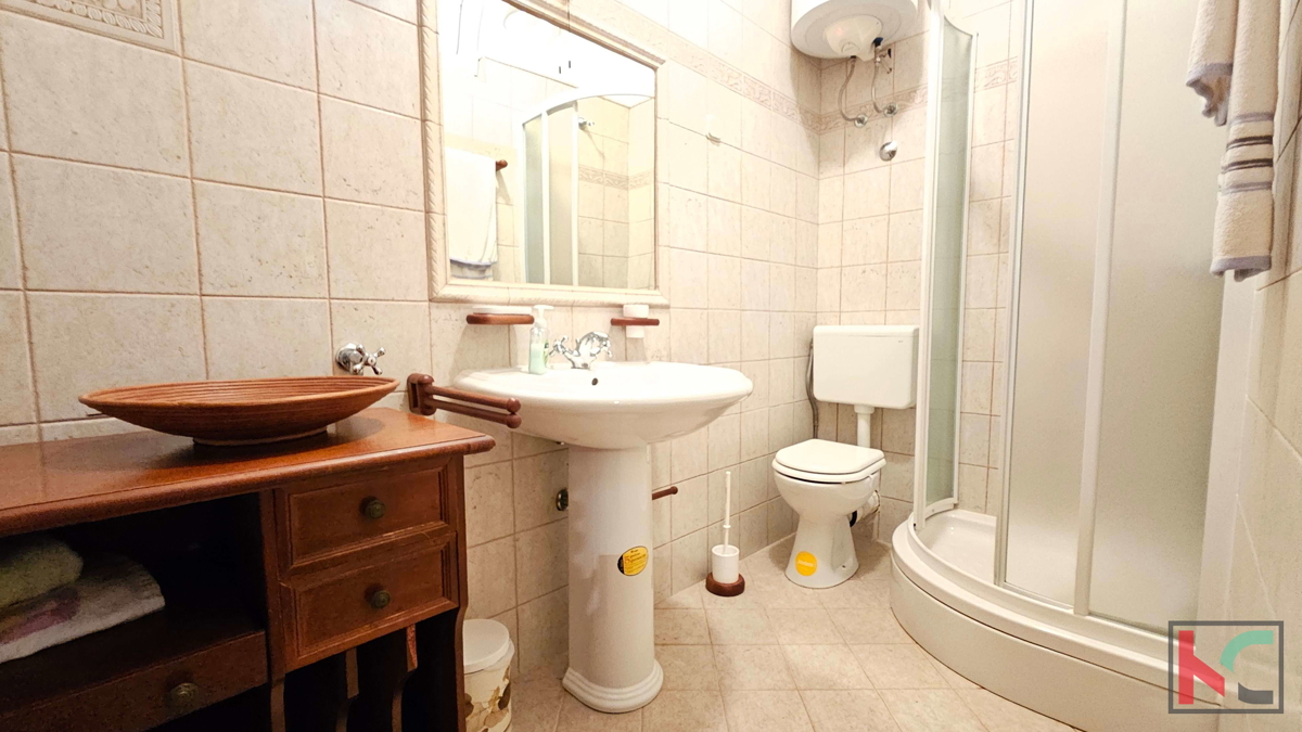 Istra, Rovinj, apartma z rustikalno konobo, terasa, 550m do plaže, #prodaja
