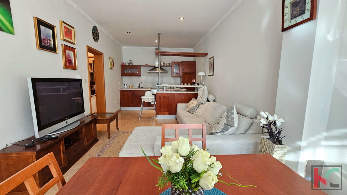 Istra, Rovinj, apartma z rustikalno konobo, terasa, 550m do plaže, #prodaja
