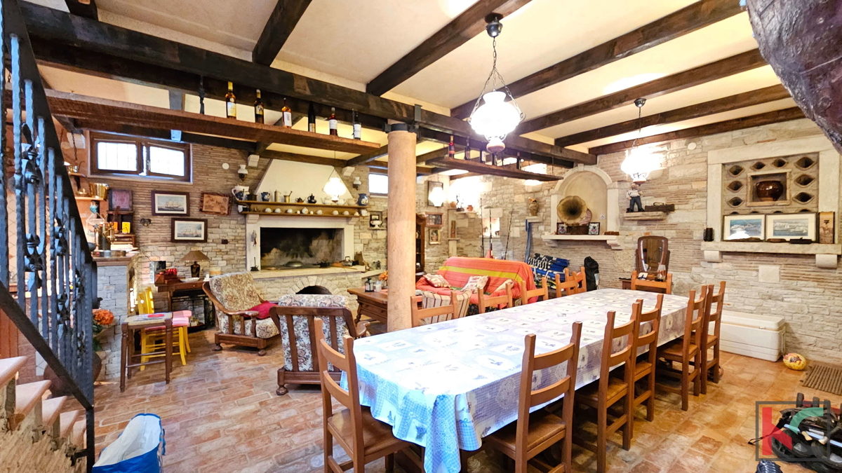 Istra, Rovinj, apartma z rustikalno konobo, terasa, 550m do plaže, #prodaja