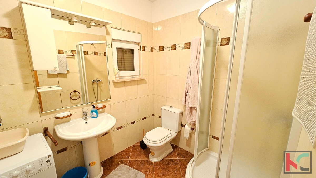 Istra, Rovinj, apartma z rustikalno konobo, terasa, 550m do plaže, #prodaja