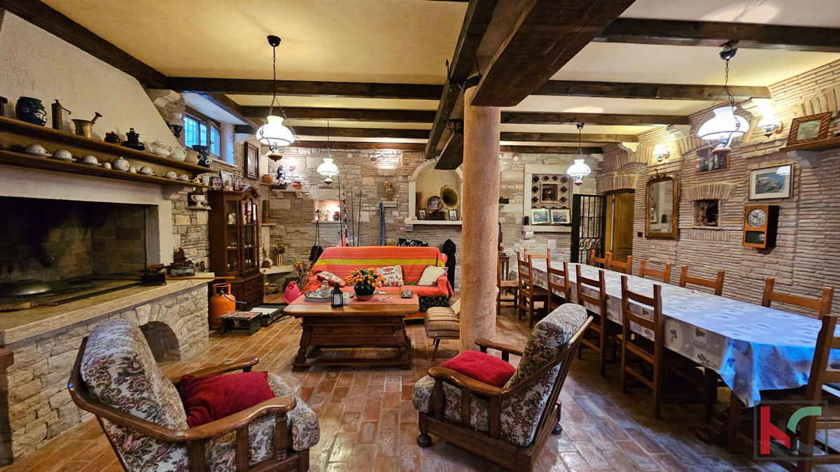 Istra, Rovinj, apartma z rustikalno konobo, terasa, 550m do plaže, #prodaja