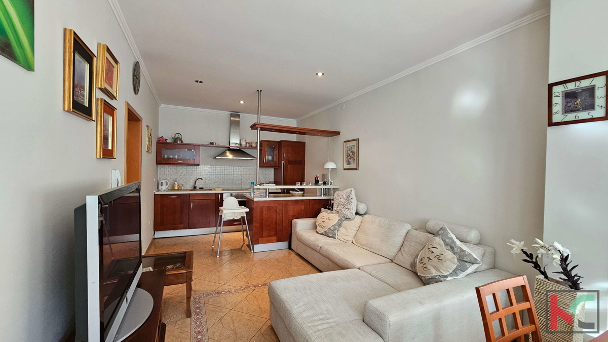 Istra, Rovinj, apartma z rustikalno konobo, terasa, 550m do plaže, #prodaja