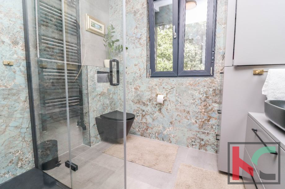 Istra, Rovinj, prodamo apartma v dveh etažah s parkirnim mestom, 91m2 #
